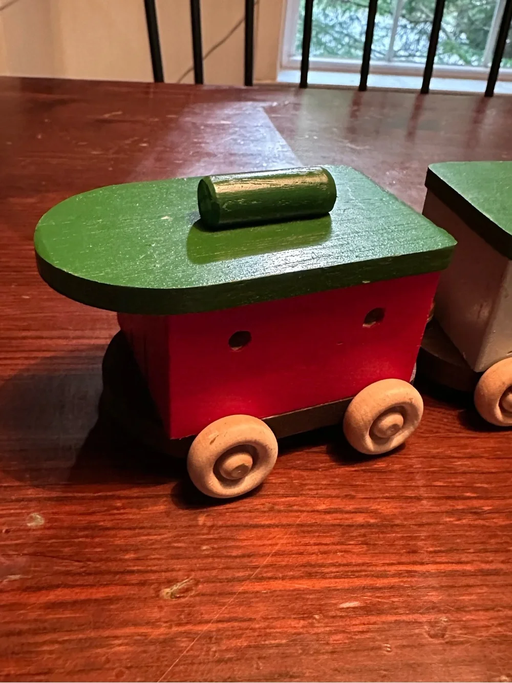 Wooden train set • 7 train cars •